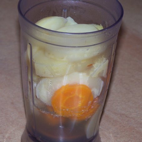 Krok 4 - Banalna ale smaczna, czyli zupa krem z marchewki i ziemniaka :) foto