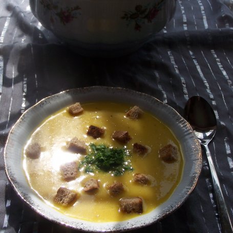 Krok 5 - Banalna ale smaczna, czyli zupa krem z marchewki i ziemniaka :) foto