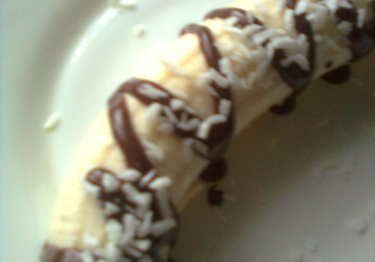 Banan w czekoladzie z wiórkami kokosowymi foto
