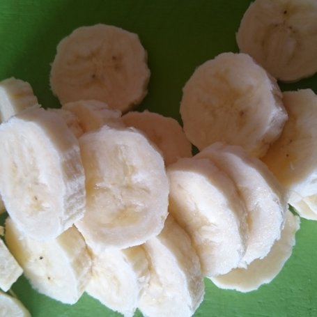 Krok 3 - Banan w panierce herbatnikowej (na ciepło z bitą śmietaną)  foto