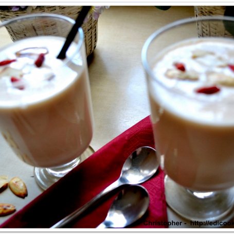 Krok 3 - Bananowe lassi. foto