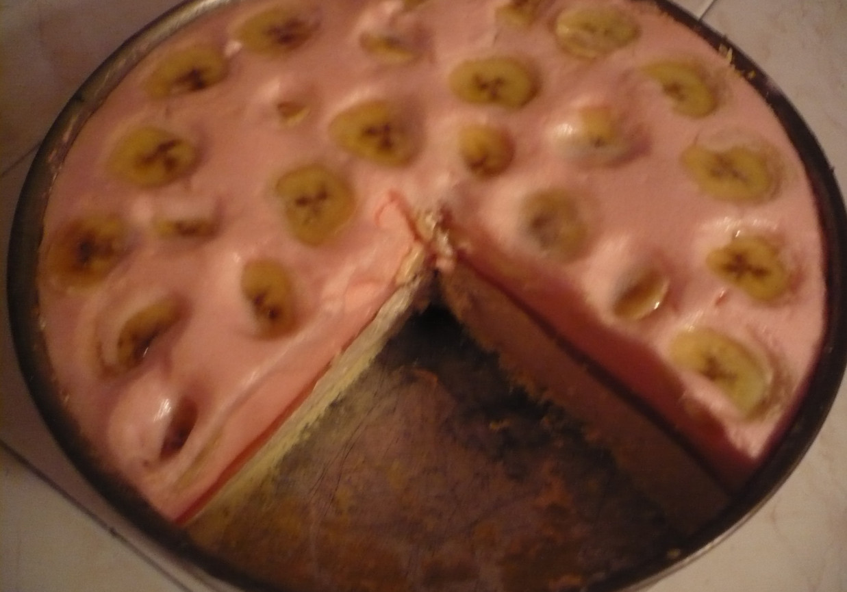 Bananowiec z ptasim mleczkiem foto