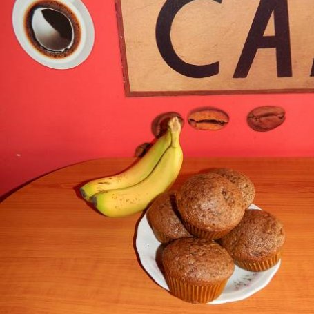 Krok 3 - Bananowo-kakaowe muffiny z czekoladowymi kropelkami. foto