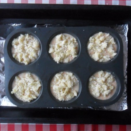 Krok 3 - Bananowo-marchewkowe muffiny ze śliwkami foto