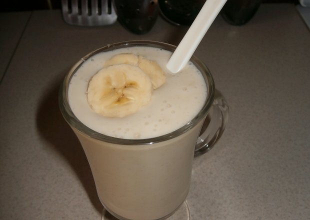 Fotografia przedstawiająca Bananowy koktajl z anyżową nutką.