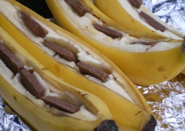 Fotografia przedstawiająca Banany grillowane z czekoladą