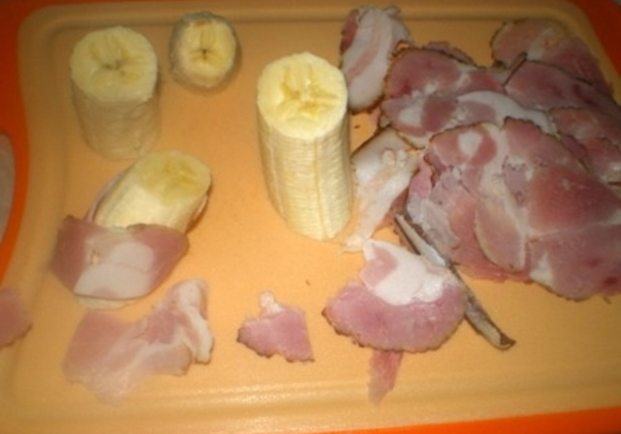 Banany owijane boczkiem foto