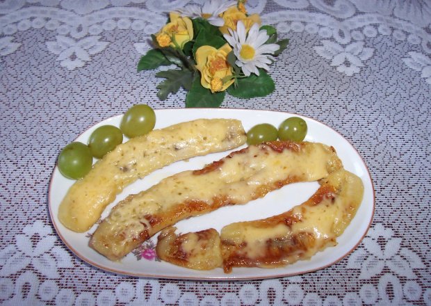 Fotografia przedstawiająca Banany smażone z serem żółtym