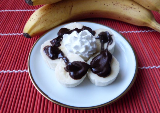 Fotografia przedstawiająca Banany w sosie czekoladowym