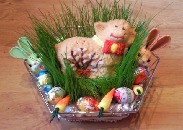 Fotografia przedstawiająca Baranek Wielkanocny z baziami