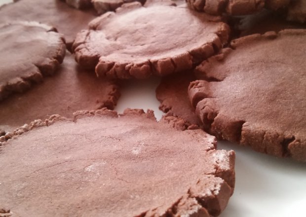 Fotografia przedstawiająca Bardzo czekoladowe ciasteczka