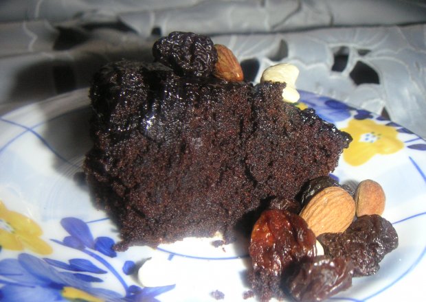 Fotografia przedstawiająca Bardzo czekoladowe ciasto z polewą czekoladową.