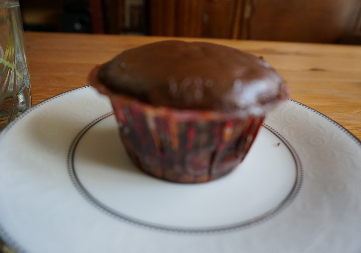 Bardzo czekoladowe muffiny z wiśniami foto
