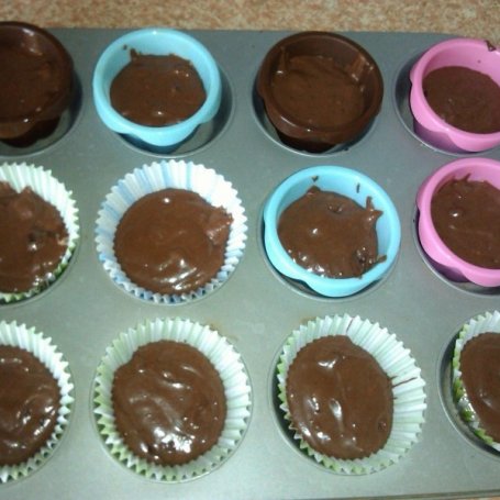 Krok 5 - Bardzo czekoladowe muffiny foto