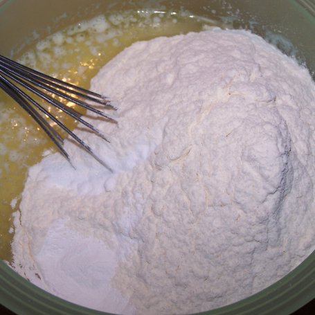 Krok 3 - Bardzo pulchne i smaczne, czyli muffinki z serkiem i gruszką foto