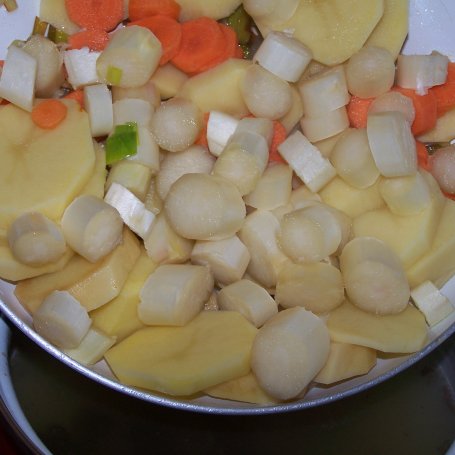 Krok 3 - Bardzo smaczna zupa, czyli krem szparagowo-ziemniaczany :) foto