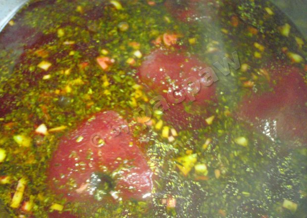 Fotografia przedstawiająca Barszcz czerwony z czosnkiem na ostro