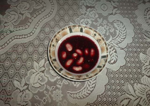 Fotografia przedstawiająca Barszcz czerwony z fasolą