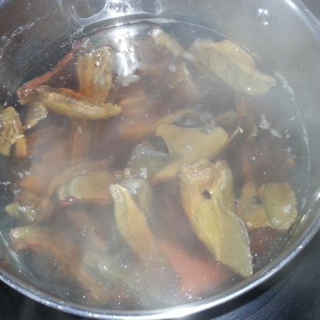 Krok 3 - Barszcz czerwony z zapiekanką z pieczarkami foto