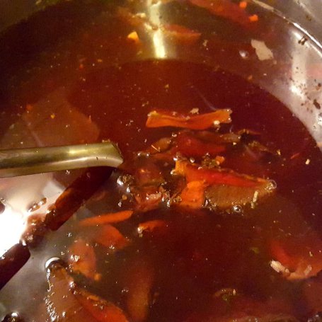 Krok 5 - Barszcz czerwony z zapiekanką z pieczarkami foto