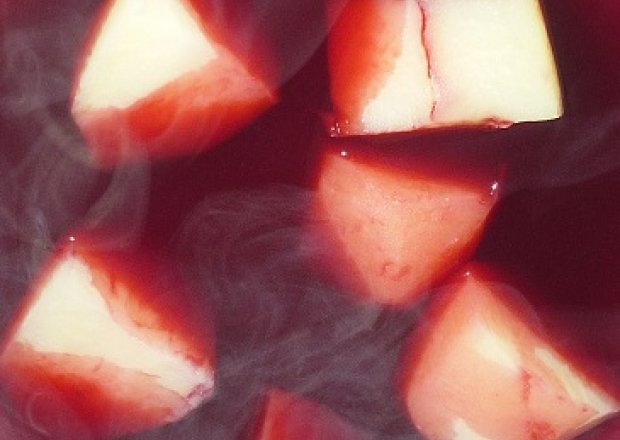 Fotografia przedstawiająca Barszcz czerwony z ziemniakami