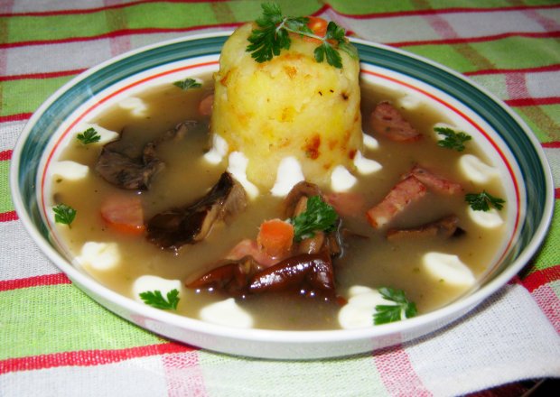 Fotografia przedstawiająca Barszcz grzybowy do ziemniaków