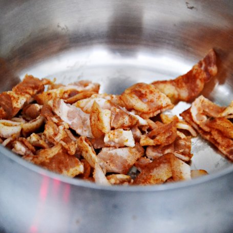 Krok 8 - Barszcz - krem szczawiowy i puree ziemniaczane z kiełbaską i cebulką foto