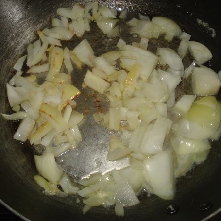 Krok 7 - Barszcz z wkładką z gniecionych ziemniaków i cebuli foto