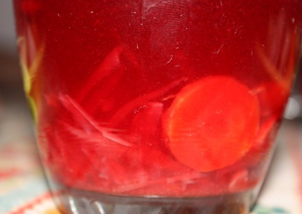 Fotografia przedstawiająca Barszczyk czerwony do picia.