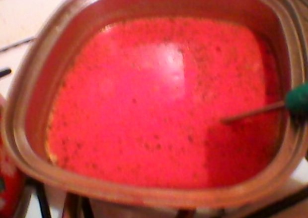 Fotografia przedstawiająca Barszczyk czerwony ze śmietaną