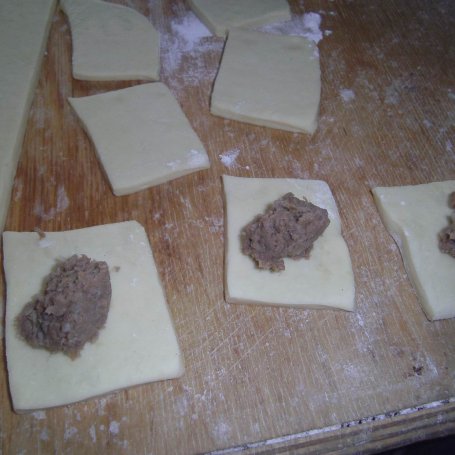 Krok 3 - Barszczyk z pierogami z farszem mięsnym foto