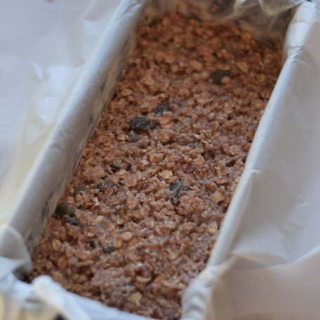 Krok 5 - Batoniki proteinowe z pestkami dyni, migdałami, sezamem i malinami foto