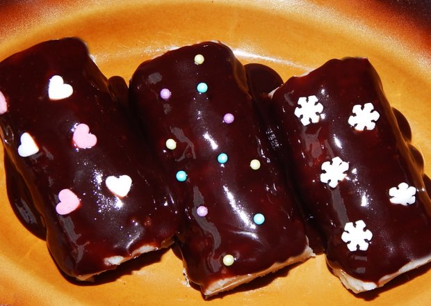 Fotografia przedstawiająca Batoniki twarogowe w czekoladzie