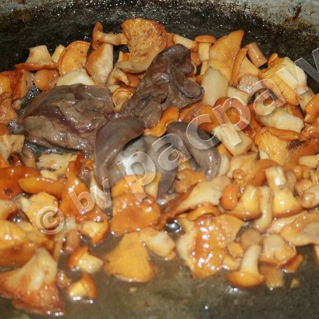 Krok 3 - Bażant pieczony z farszem kurkowym podany z młodymi ziemniaczkami foto