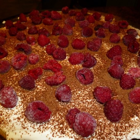 Beza Pavlova Cappuccino Z Malinami - DoradcaSmaku.pl