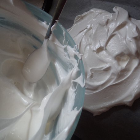 Krok 5 - Beza Pavlova z mascarpone foto