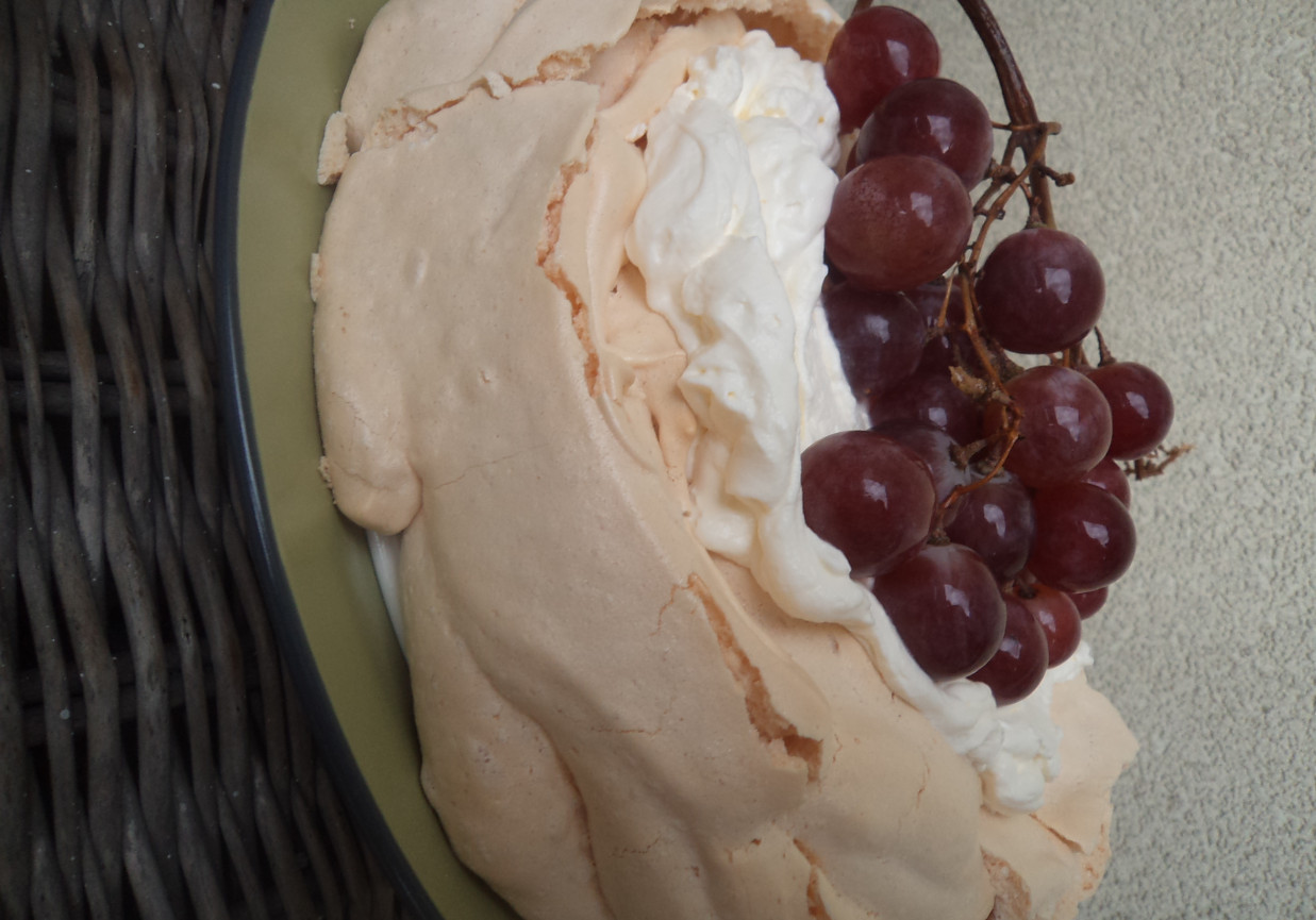 Beza Pavlova Z Mascarpone I Winogronami :) - DoradcaSmaku.pl