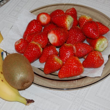 Krok 6 - Bezowy wianuszek z owocami foto