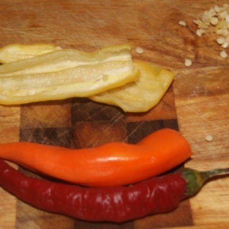 Krok 2 - Biała kapusta z pomidorami i żeberkami na ostro foto