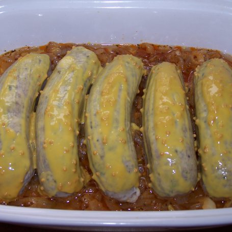 Krok 5 - Biała kiełbasa z cebulą pieczona w piwie foto