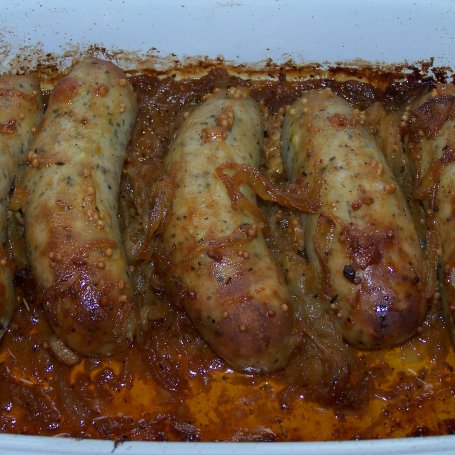 Krok 6 - Biała kiełbasa z cebulą pieczona w piwie foto