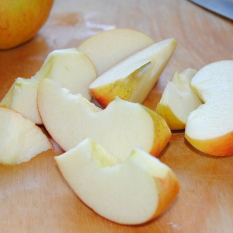Krok 4 - Biała kiełbasa w jabłkach i cebuli foto