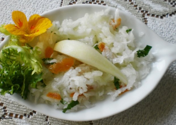 Fotografia przedstawiająca Biała rzodkiew z owocami :