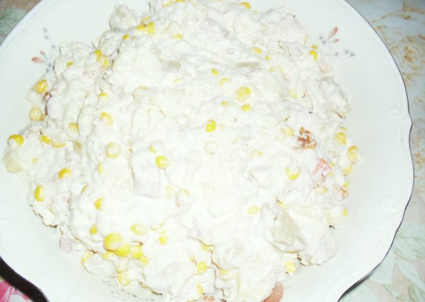 Fotografia przedstawiająca biała sałatka