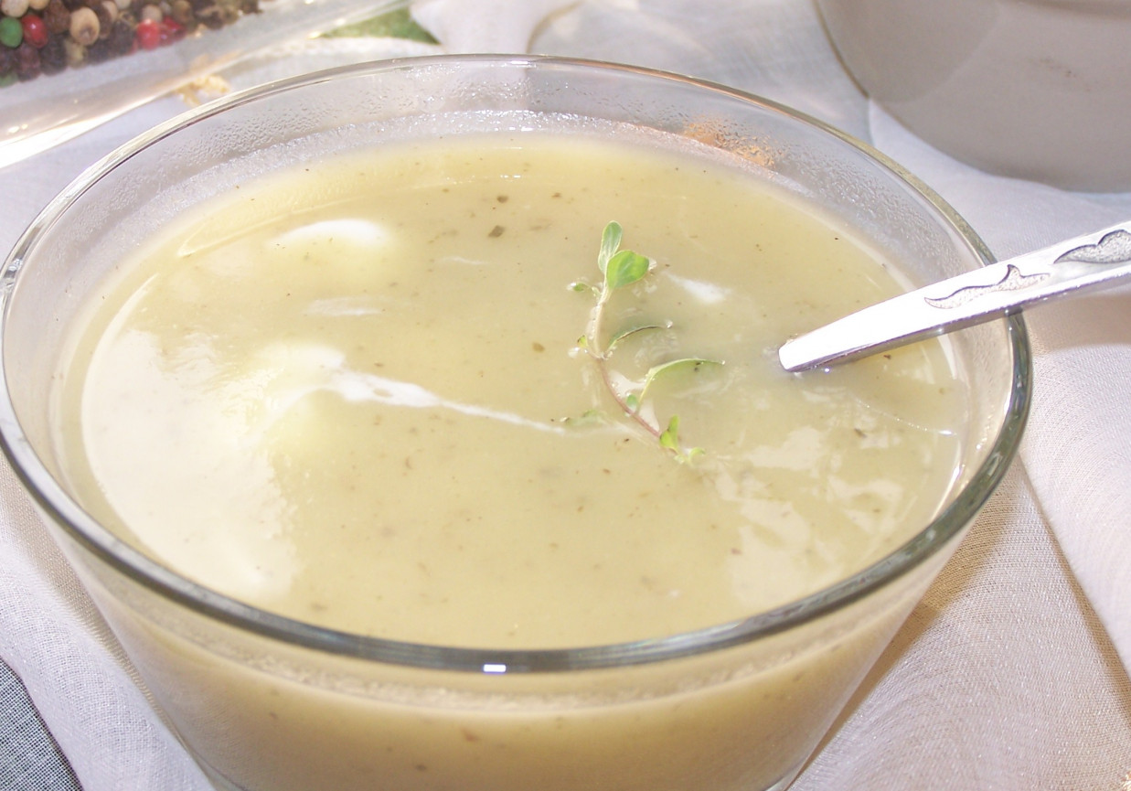 Biała zupa, czyli krem z cukinii, selera i ziemniaków foto