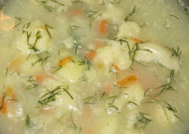 Fotografia przedstawiająca Biała zupa kalafiorowa