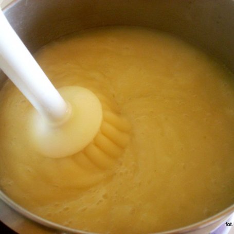 Krok 2 - Biała zupa krem z łuszczakami foto