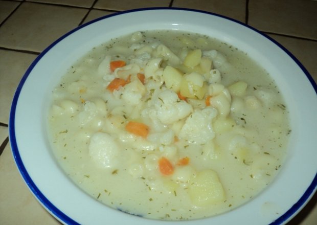 Fotografia przedstawiająca Biała zupka z kalafiorem