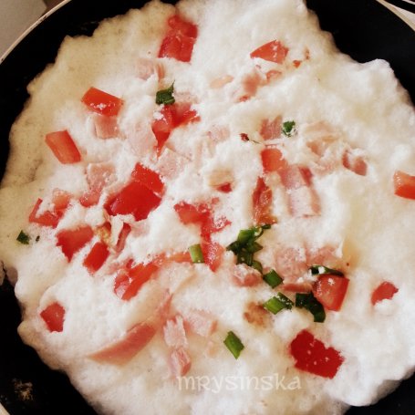 Krok 5 - Białkowy omlet z dodatkami foto