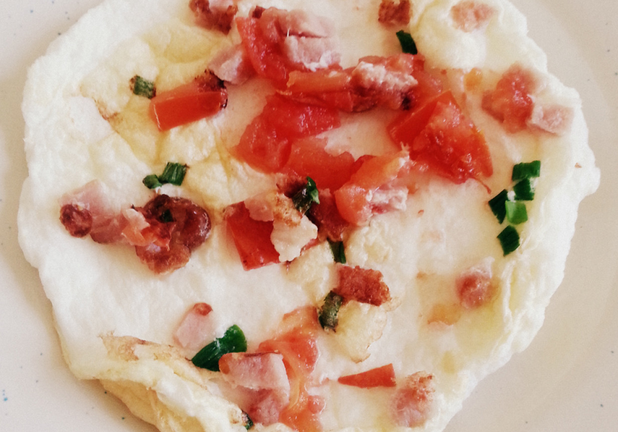Białkowy omlet z dodatkami foto